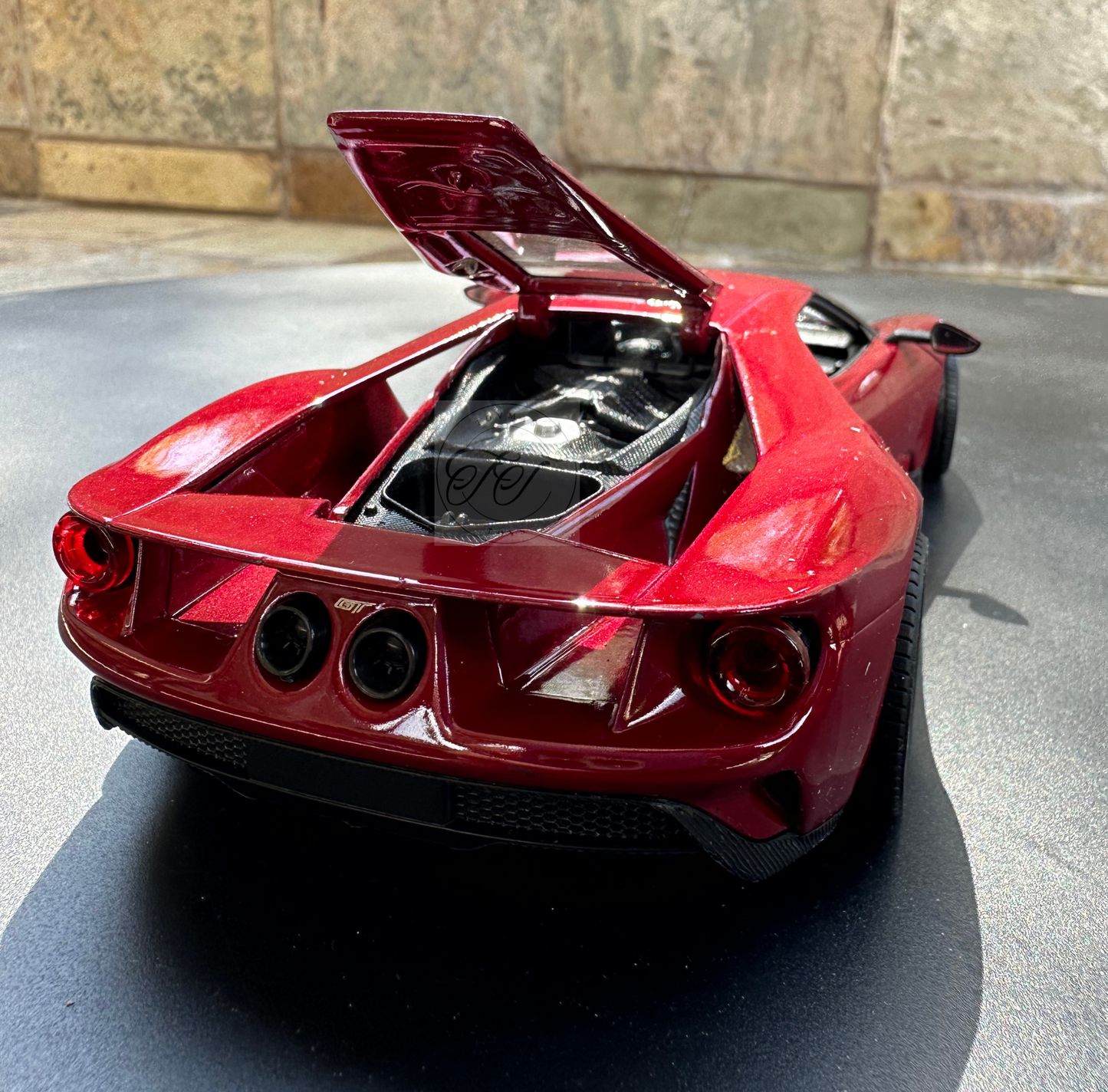 WELLY 1:24 SCALE 2017 FORD GT RED