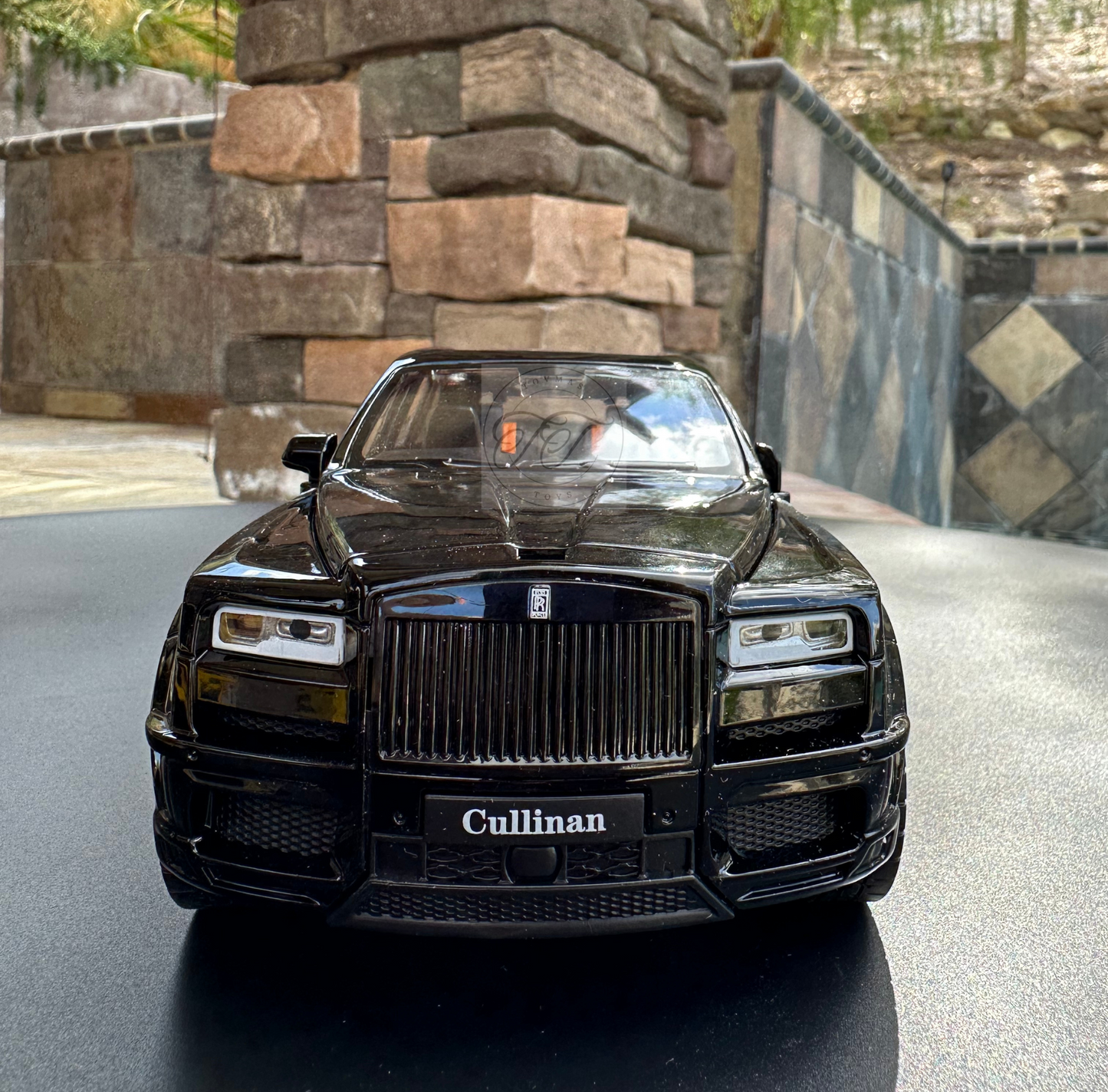 1:20 SCALE ROLLS-ROYCE CULLINAN DIECAST WITH HEADLIGHTS & TAILLIGHT LEDS