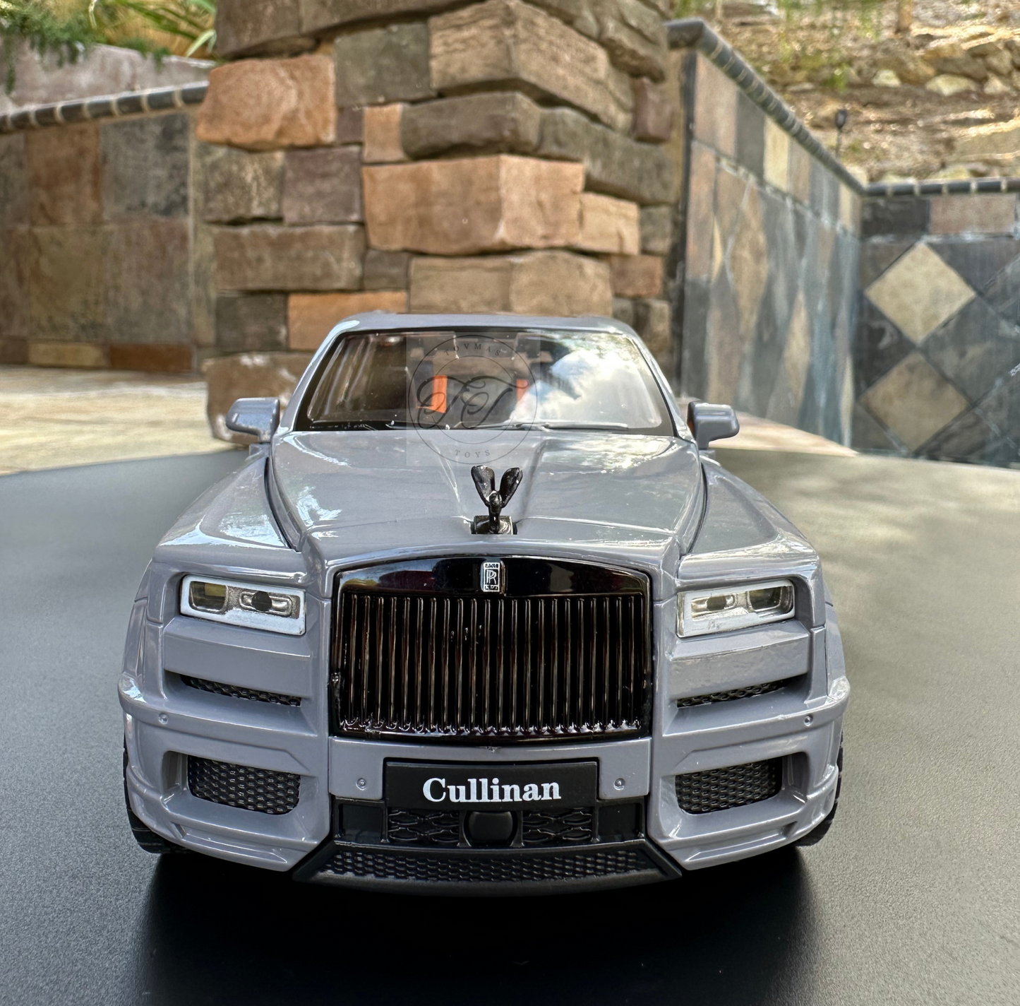 1:20 SCALE ROLLS-ROYCE CULLINAN DIECAST WITH HEADLIGHTS & TAILLIGHT LEDS