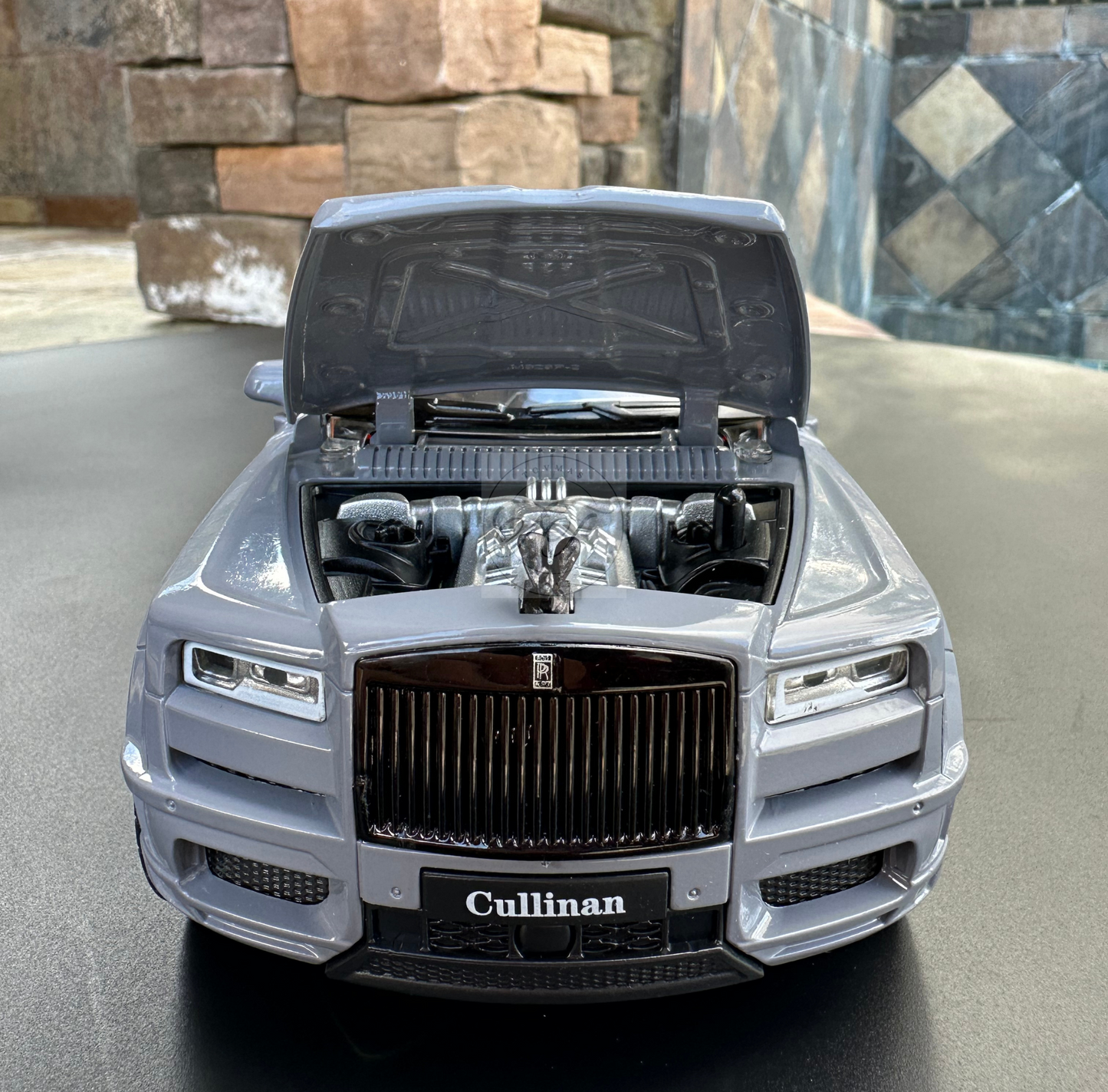 1:20 SCALE ROLLS-ROYCE CULLINAN DIECAST WITH HEADLIGHTS & TAILLIGHT LEDS