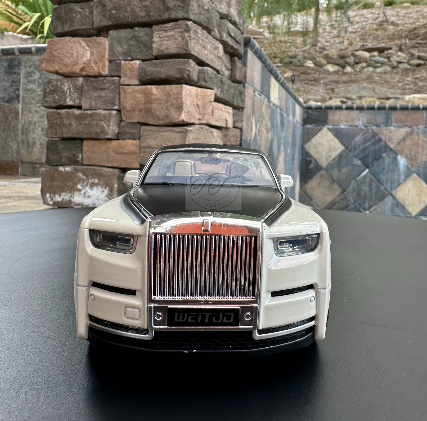 1:20 SCALE 2020 ROLLS-ROYCE Phanthom WITH HEADLIGHT & TAILLIGHT Black : White