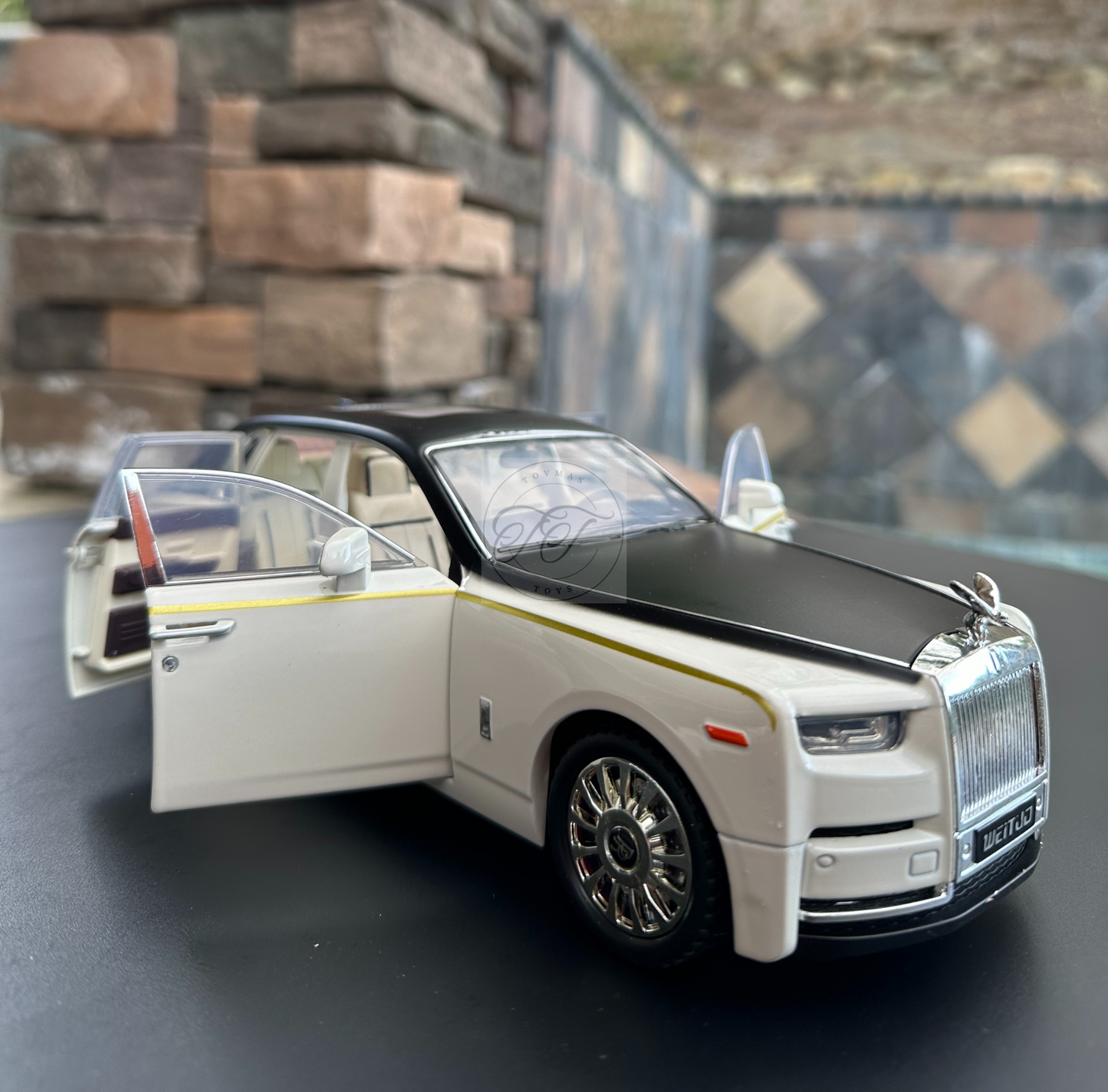 1:20 SCALE 2020 ROLLS-ROYCE Phanthom WITH HEADLIGHT & TAILLIGHT Black : White