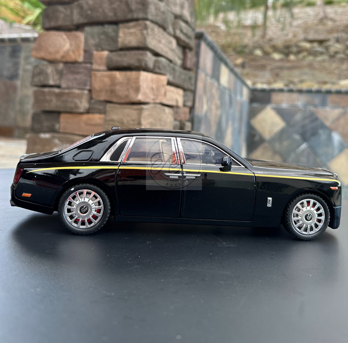 1:20 SCALE ROLLS-ROYCE Phantom Diecast WITH HEADLIGHT & TAILLIGHT