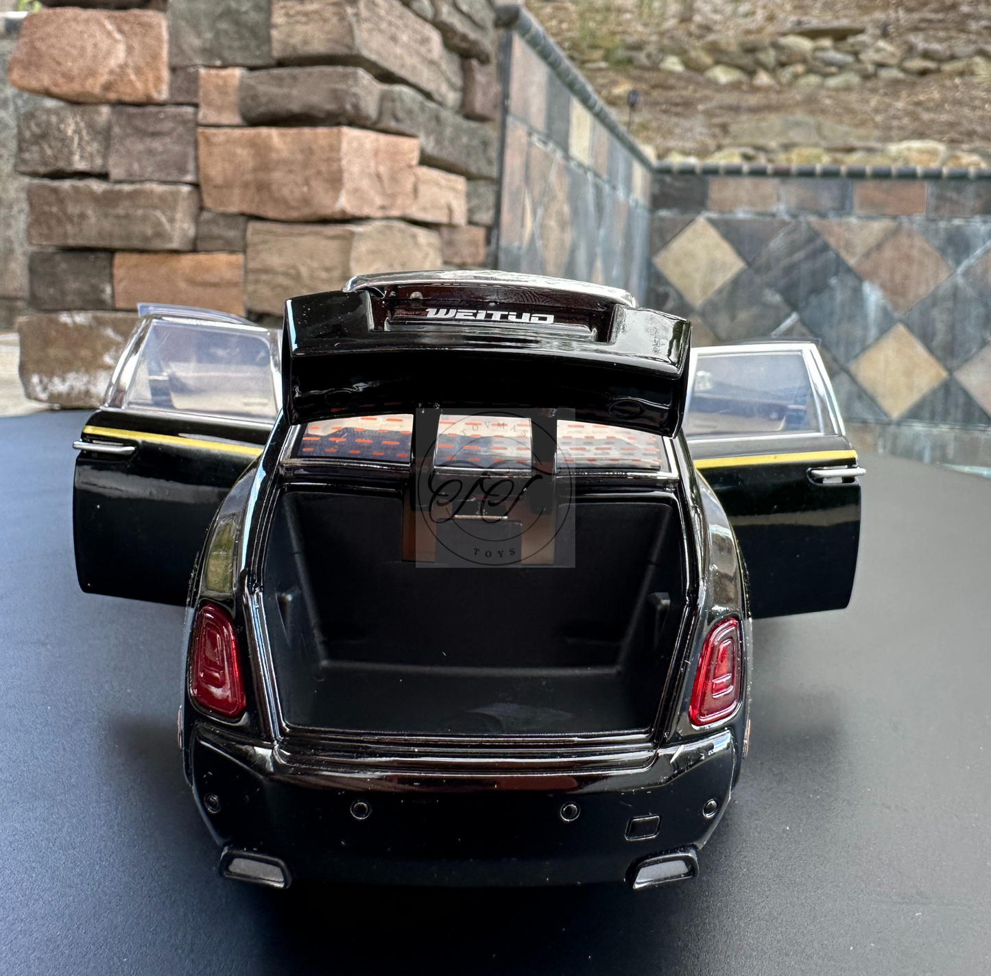 1:20 SCALE ROLLS-ROYCE Phantom Diecast WITH HEADLIGHT & TAILLIGHT