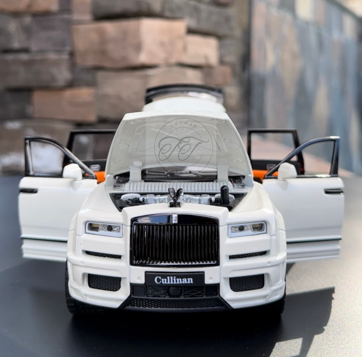 1:20 Scale Rolls-Royce Cullinan Diecast with Headlights & Taillight LEDS