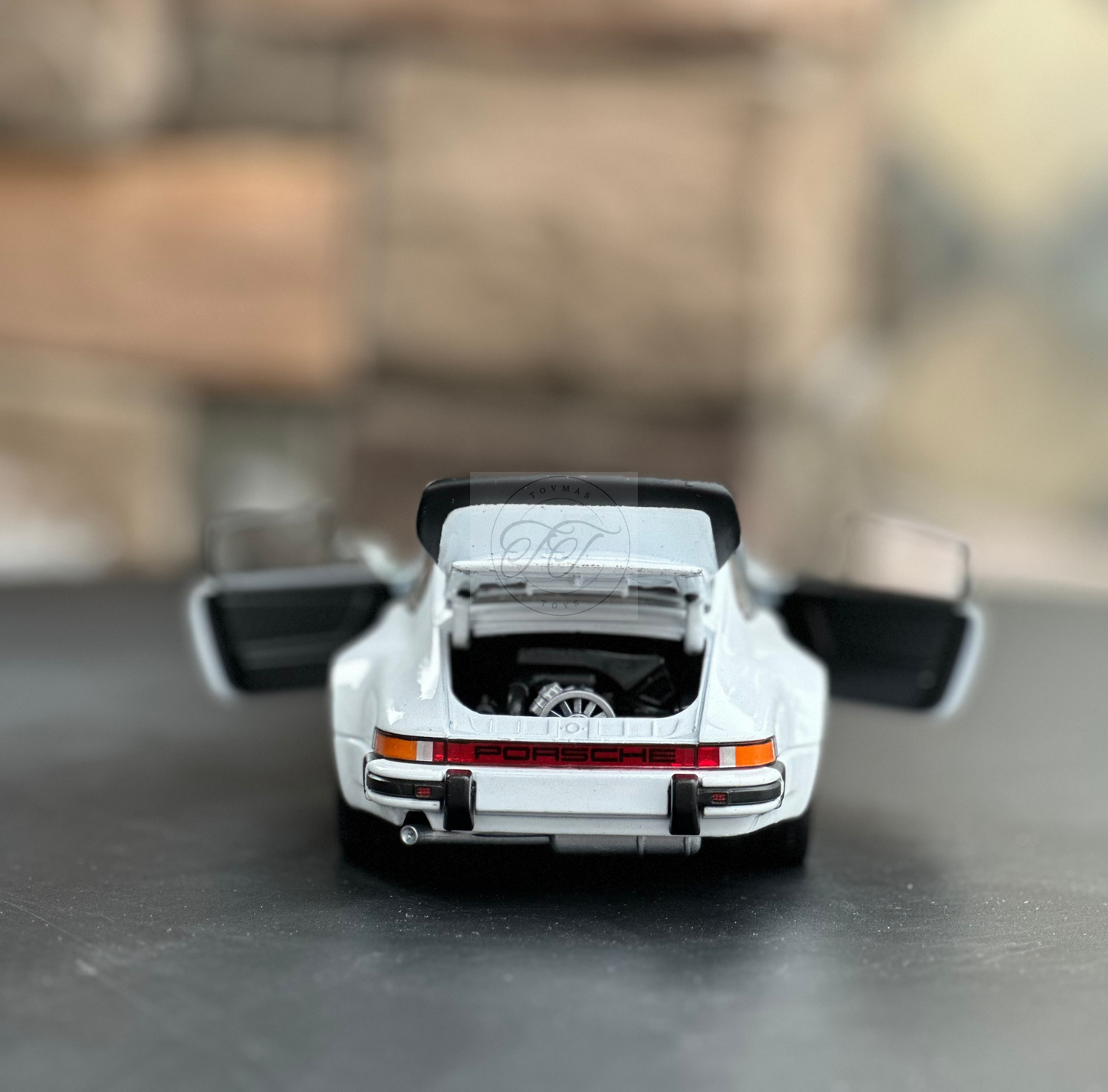 WELLY 1:24 SCALE 1975 PORSCHE 911 TURBO CLASSIC WHITE