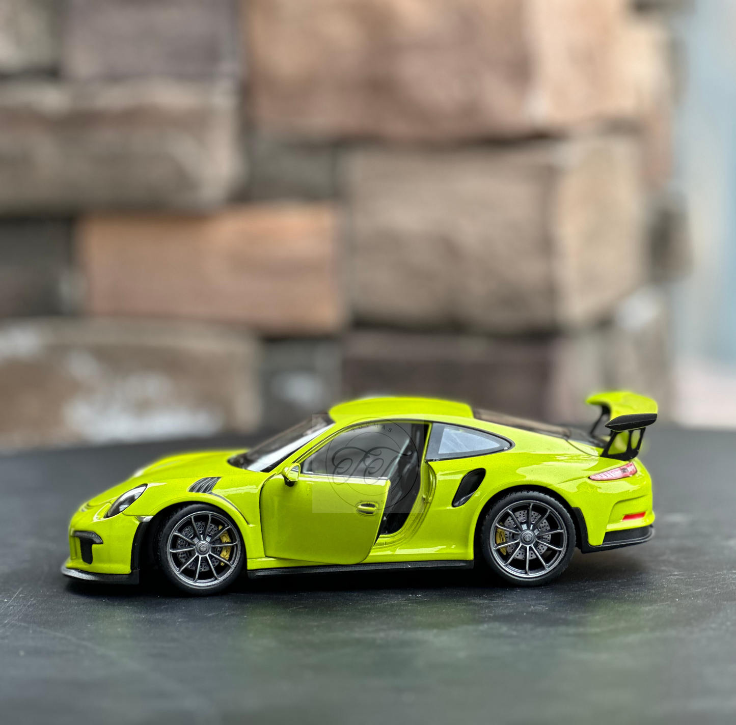 WELLY 1:24 SCALE 2019 PORSCHE 911 GT3 RS 991 LIME GREEN 24080L.GN