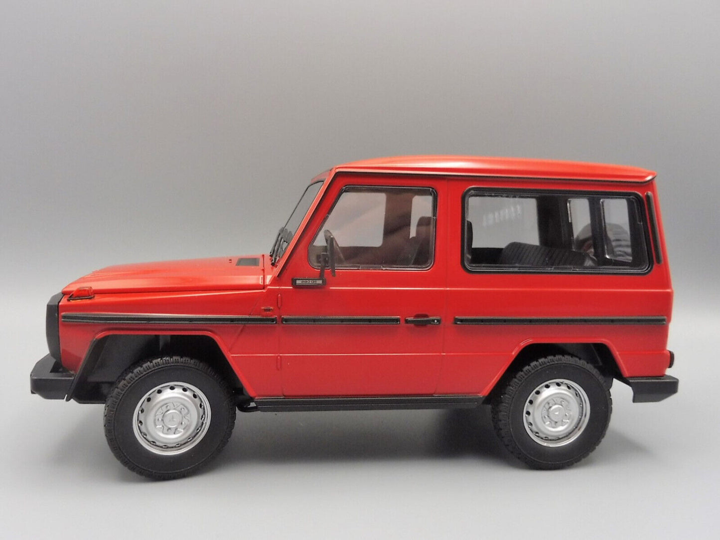 MINICHAMPS 1:18 - MERCEDES-BENZ G-MODEL SHORT W460 - 1980 - 155038002