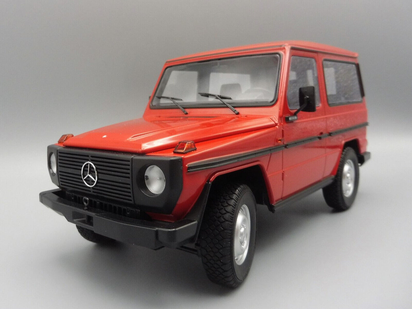 MINICHAMPS 1:18 - MERCEDES-BENZ G-MODEL SHORT W460 - 1980 - 155038002