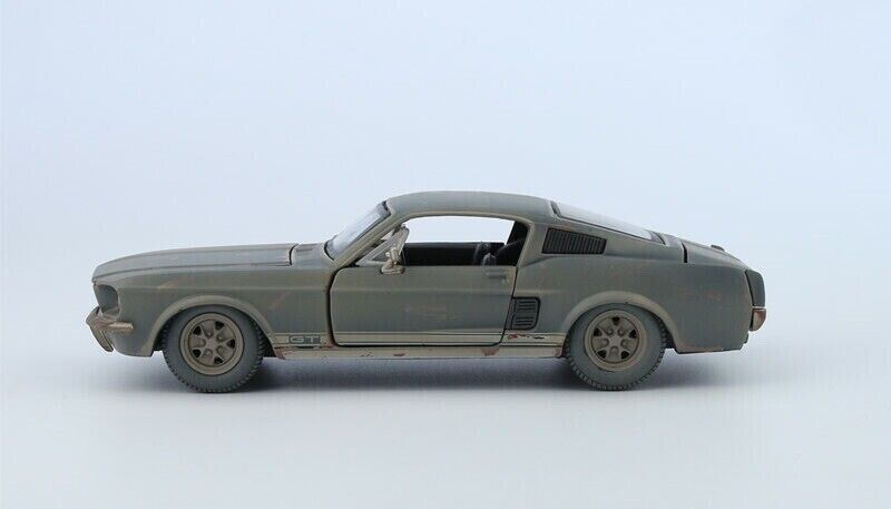 Maisto 1:24 Ford Mustang 1967 OLD FRIENDS Diecast