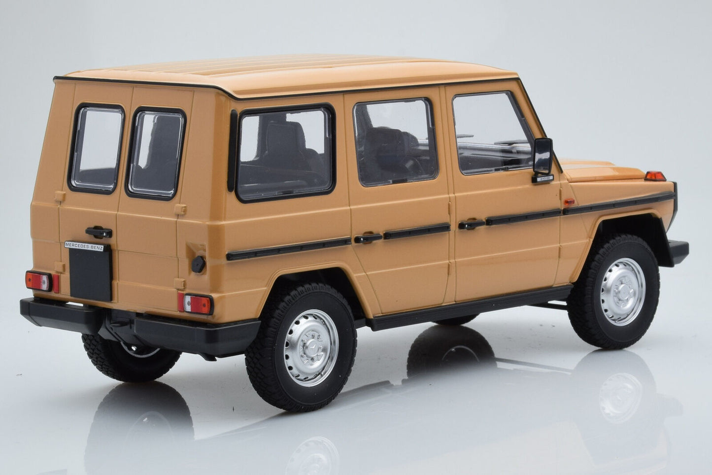 MINICHAMPS 1:18 1980 MERCEDES-BENZ G-MODEL (LWB) BEIGE LTD ED 504 PCS 155038104