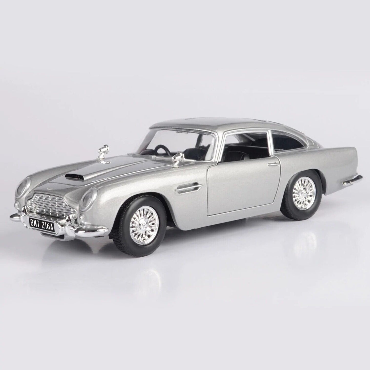 Motormax James Bond 1:24 Aston Martin DB5 - Goldfinger Edition - Scale DieCast