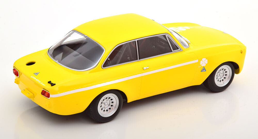 MINICHAMPS 1:18 ALFA ROMEO GTA 1300 JUNIOR - 1971 - YELLOW (155120024) Diecast