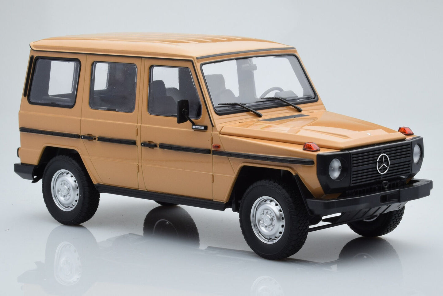 MINICHAMPS 1:18 1980 MERCEDES-BENZ G-MODEL (LWB) BEIGE LTD ED 504 PCS 155038104