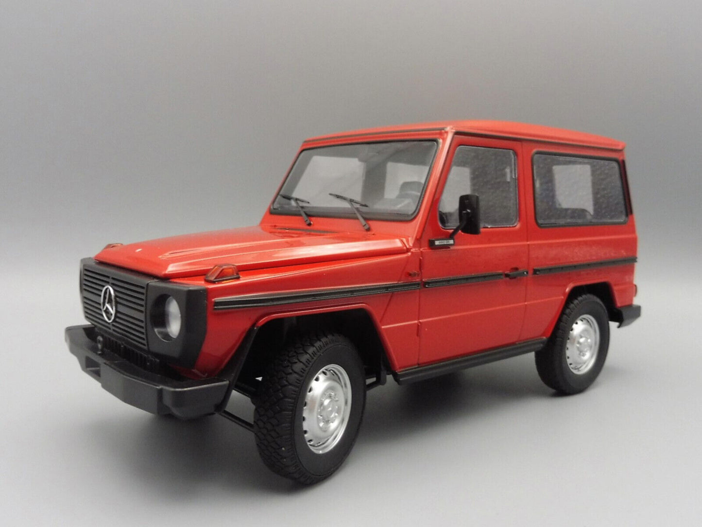 MINICHAMPS 1:18 - MERCEDES-BENZ G-MODEL SHORT W460 - 1980 - 155038002