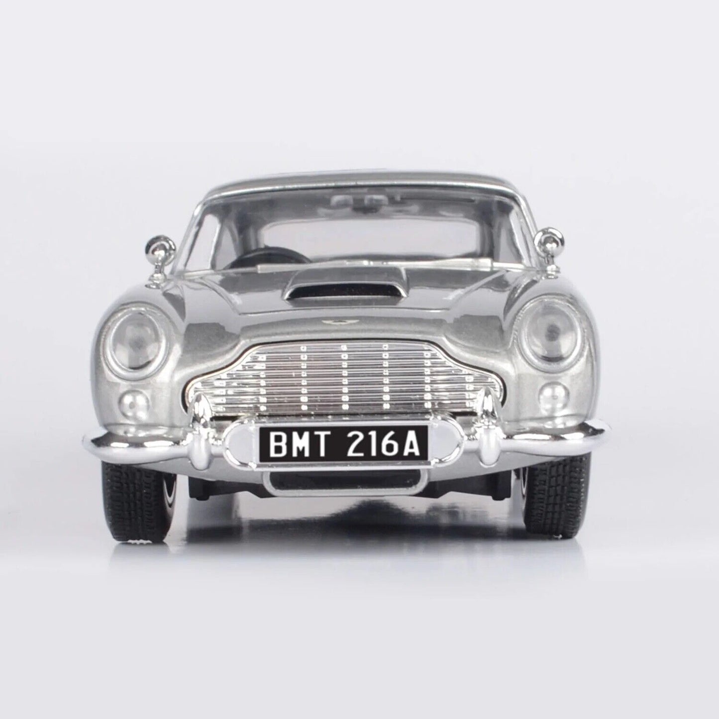 Motormax James Bond 1:24 Aston Martin DB5 - Goldfinger Edition - Scale DieCast