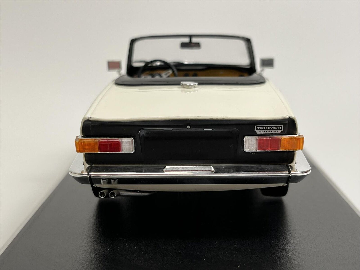 MINICHAMP 1:18 Triumph TR6 1969 White Limited Edition LHD 155132035