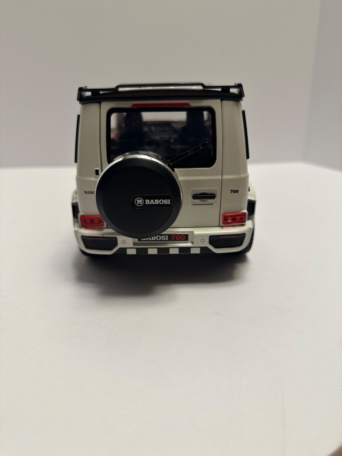 1:18 Scale Mercedes-Benz G Wagon  G700 SUV Exquisite Metal Diecast