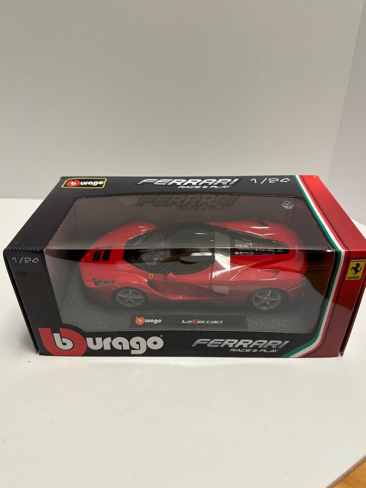 Bburago 1:24 Ferrari LaFerrari Red Scale 18-26001