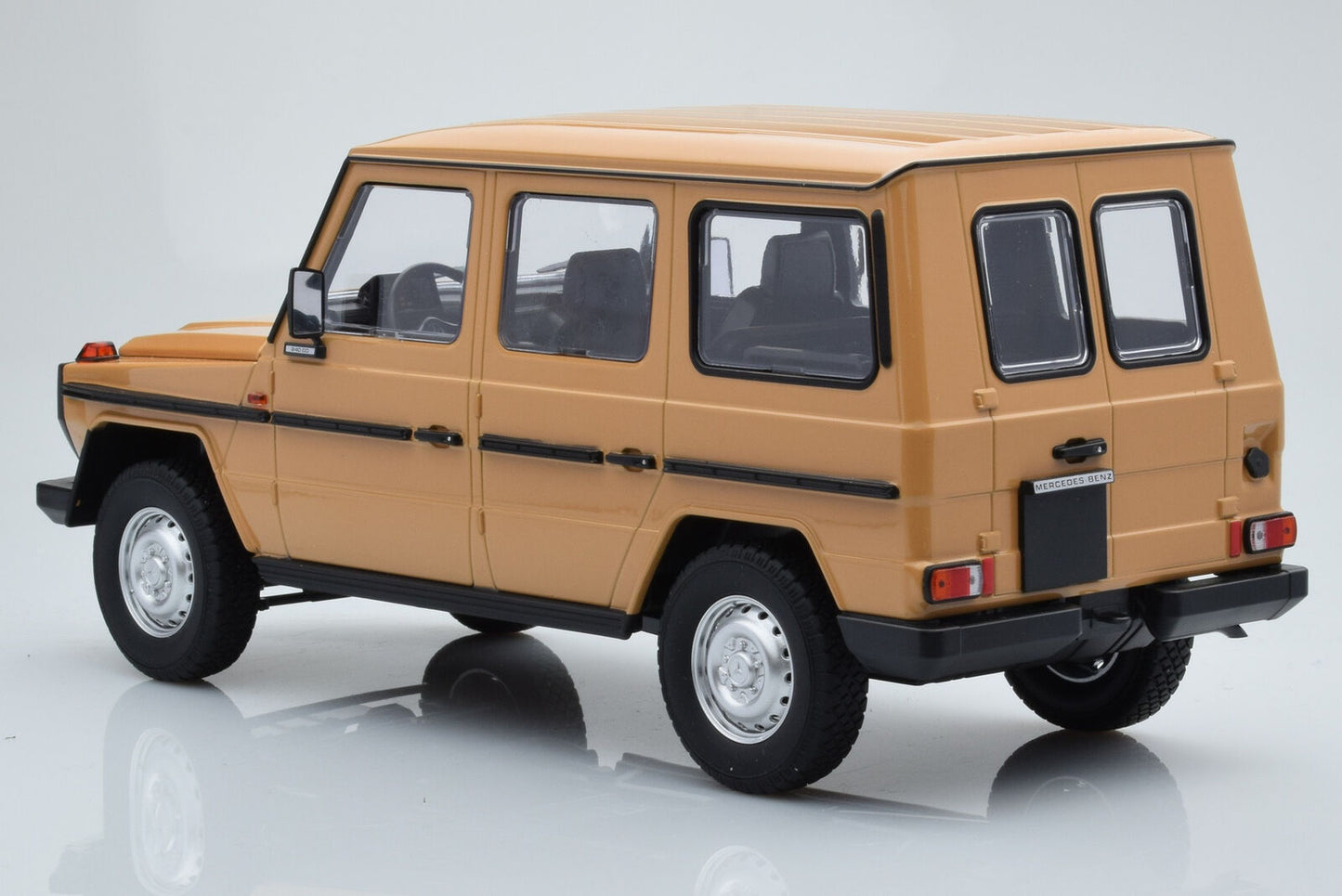 MINICHAMPS 1:18 1980 MERCEDES-BENZ G-MODEL (LWB) BEIGE LTD ED 504 PCS 155038104