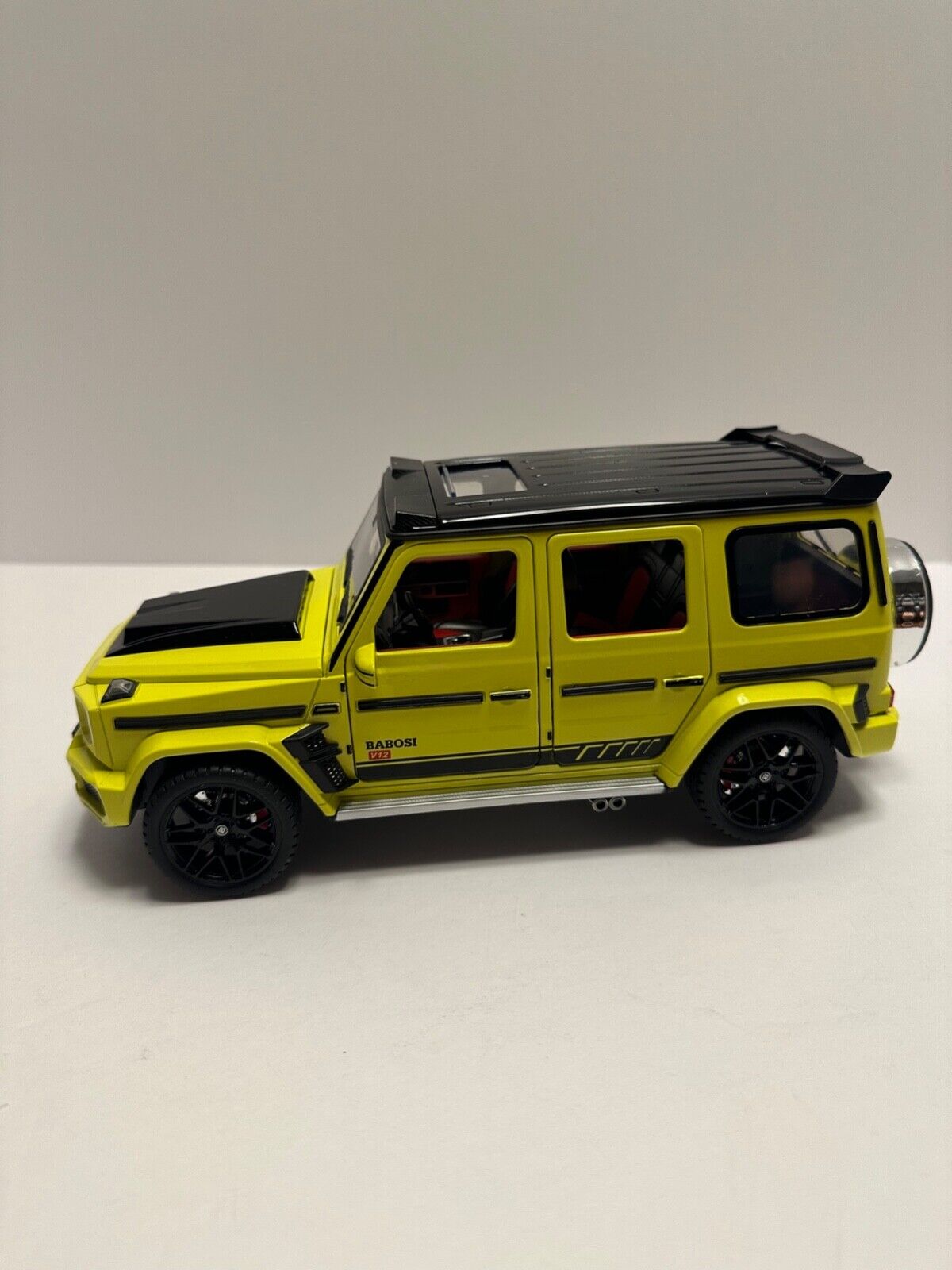 1:18 Scale Mercedes-Benz G Wagon  G700 SUV Exquisite Metal Diecast