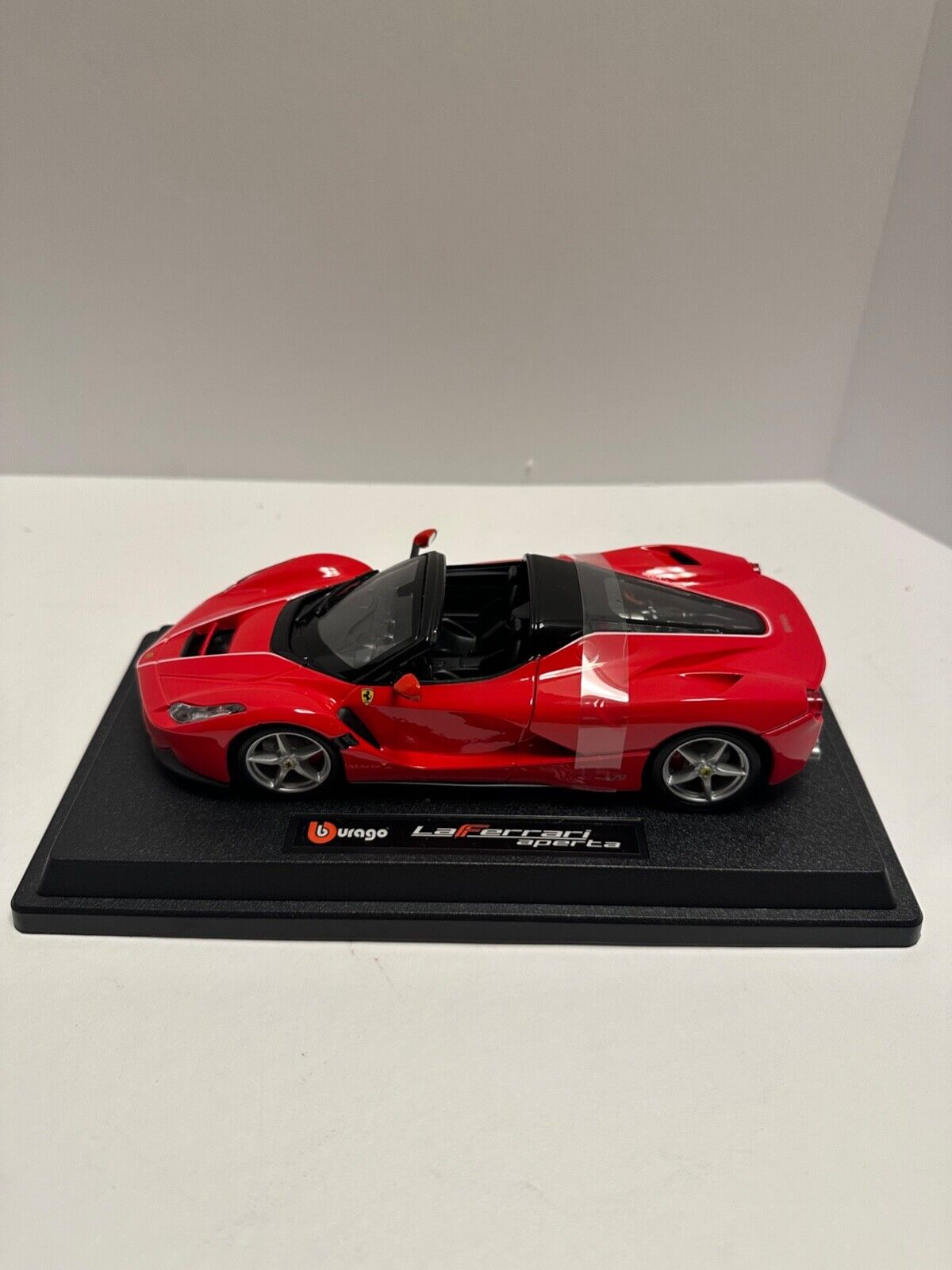 Bburago 1:24 FERRARI LAFERRARI F70 APERTA RED Diecast 18-26022