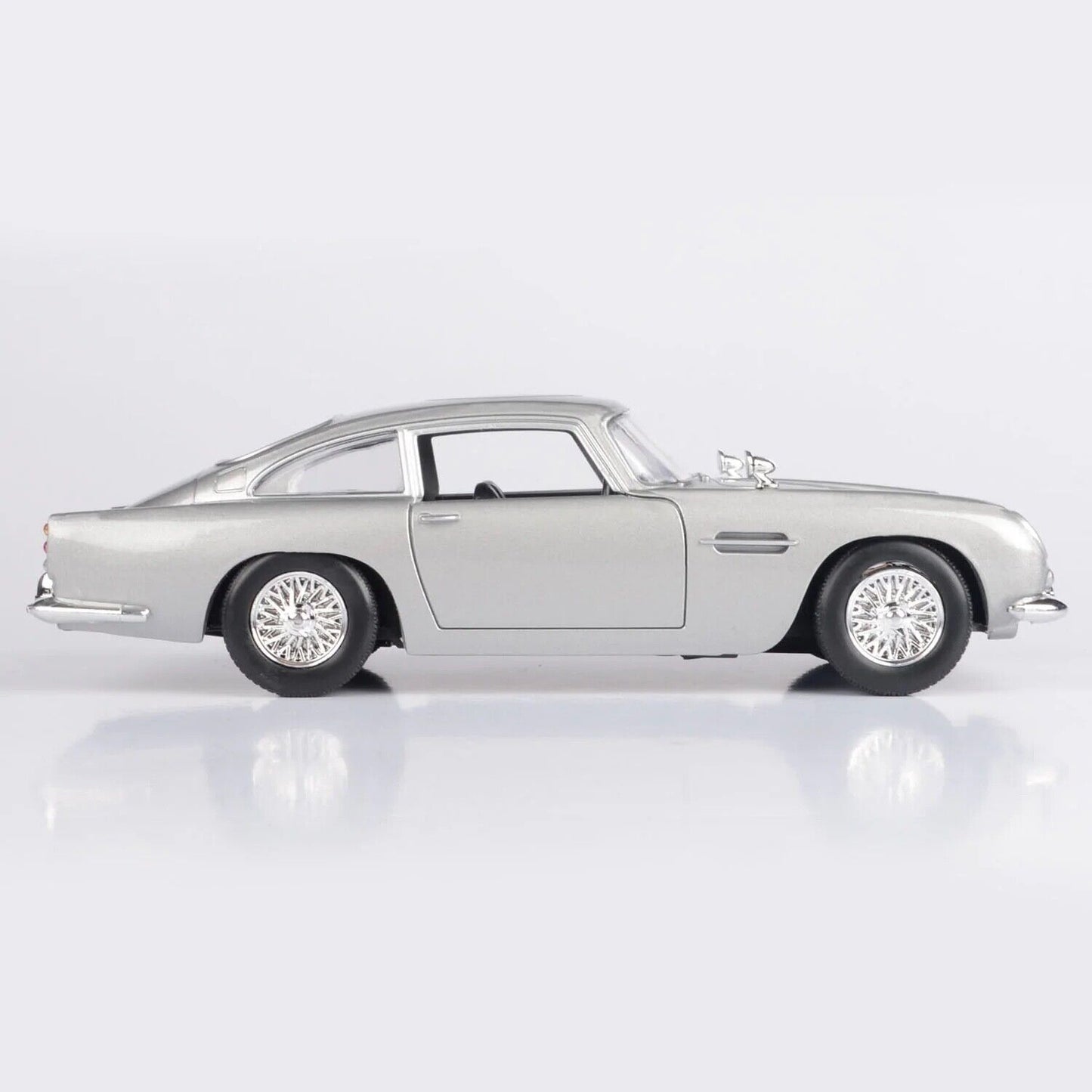 Motormax James Bond 1:24 Aston Martin DB5 - Goldfinger Edition - Scale DieCast