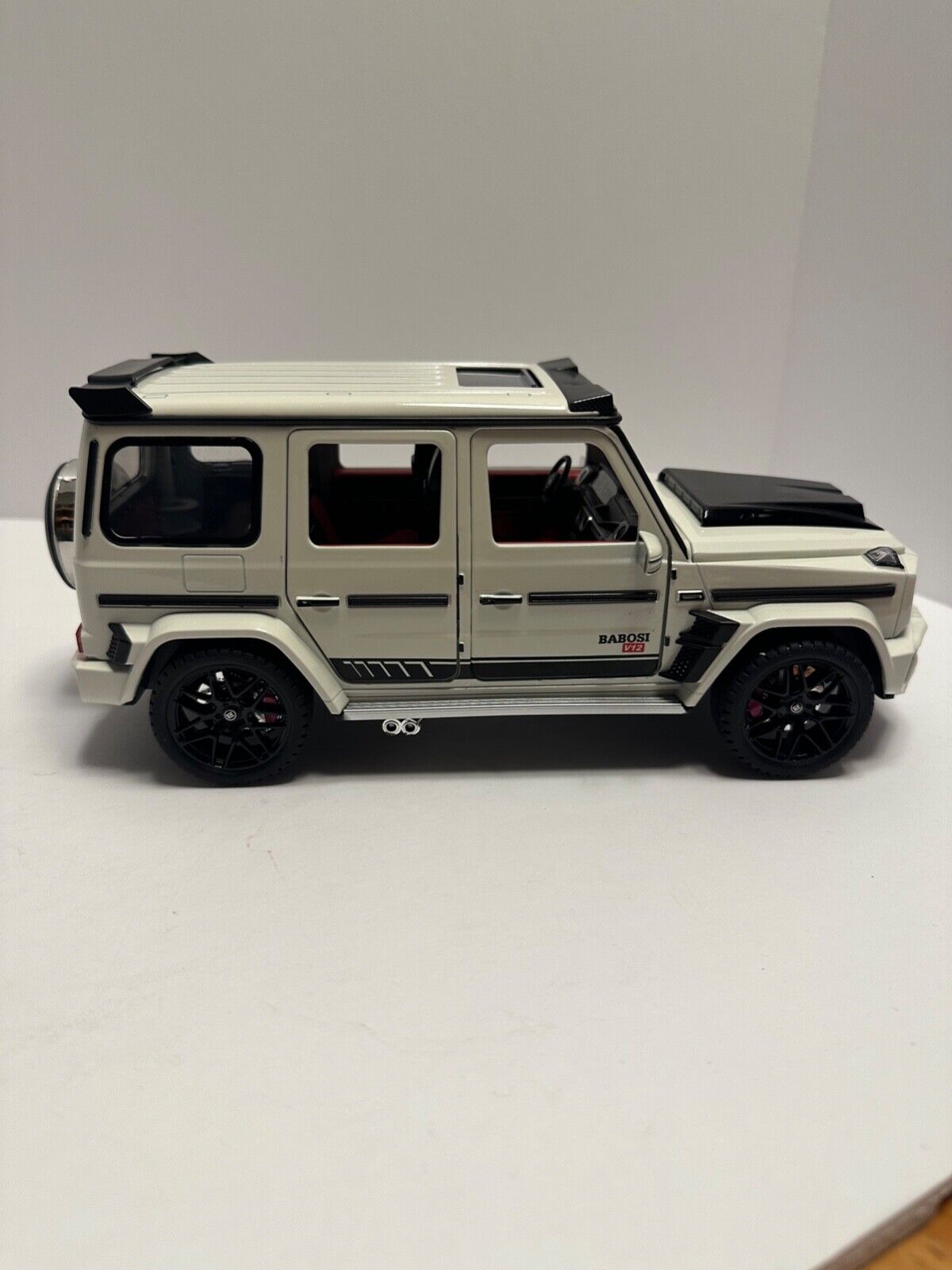 1:18 Scale Mercedes-Benz G Wagon  G700 SUV Exquisite Metal Diecast