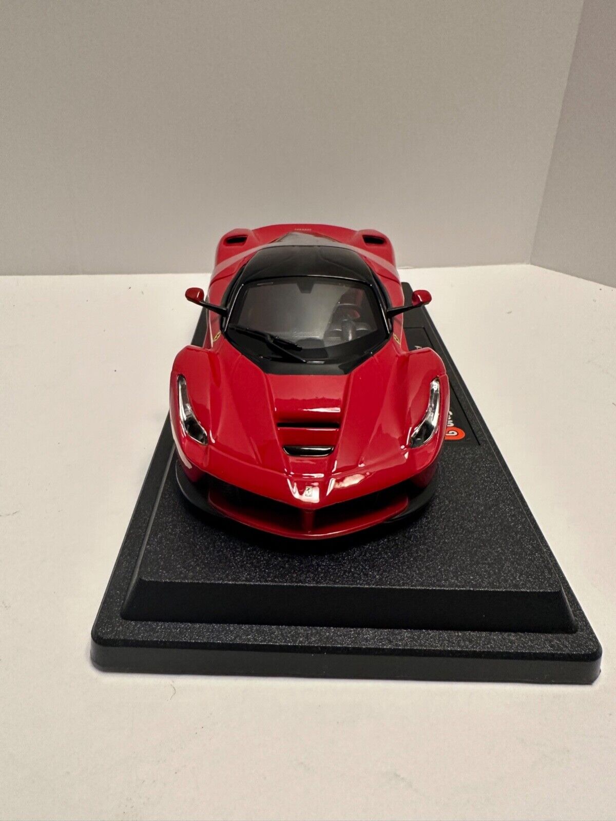 Bburago 1:24 Ferrari LaFerrari Red Scale 18-26001