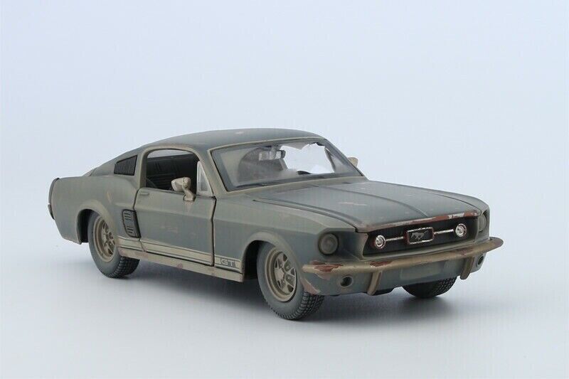 Maisto 1:24 Ford Mustang 1967 OLD FRIENDS Diecast