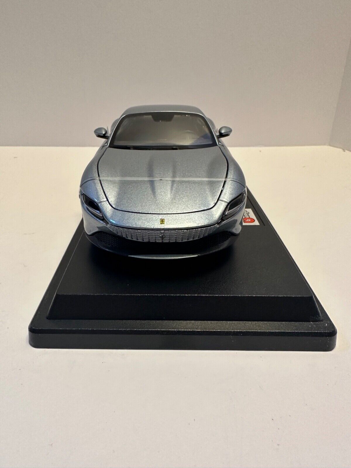 Bburago 1:24 Ferrari Roma Diecast Model Car 18-26029 Metallic Gray