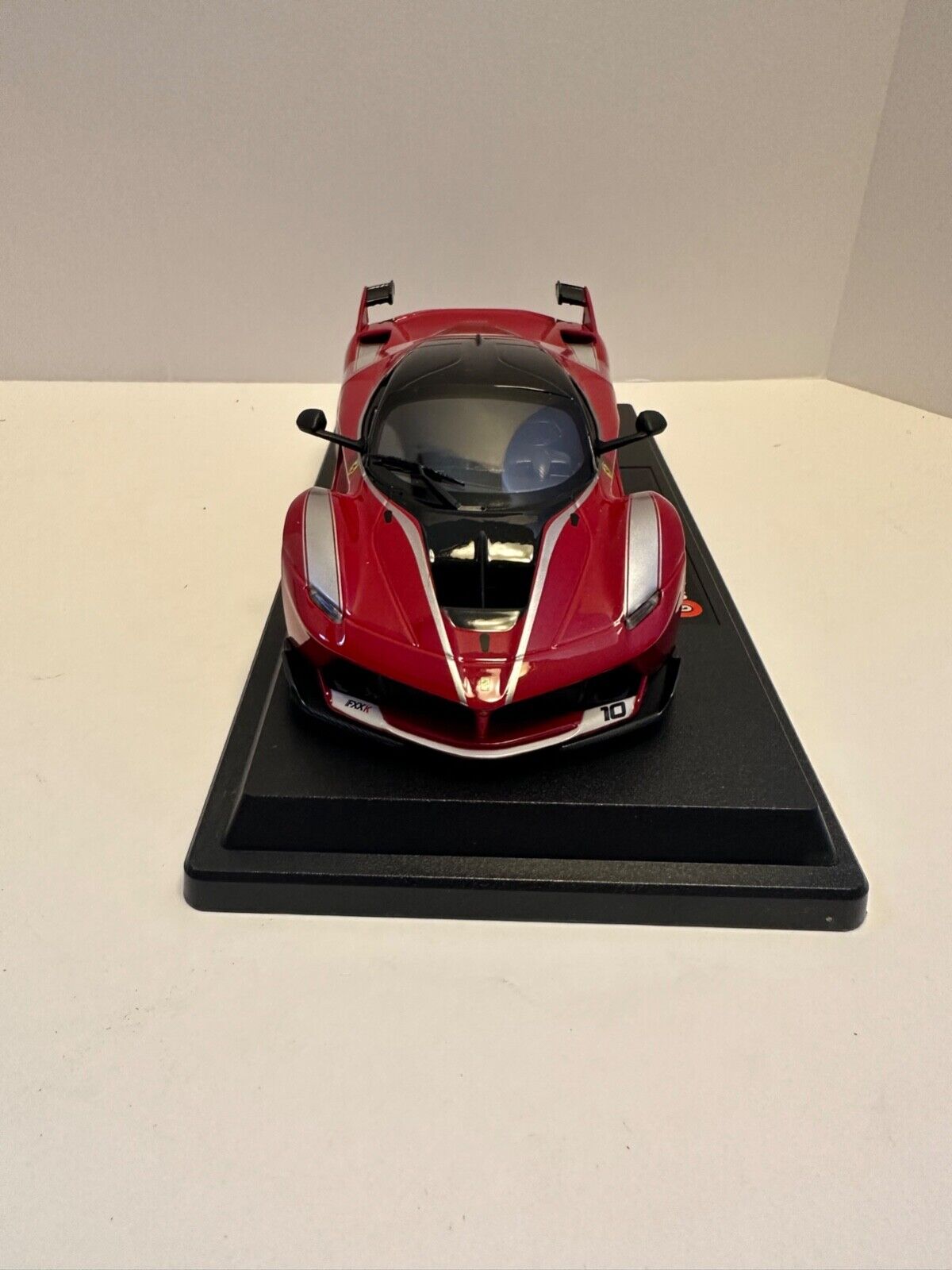 Bburago 1:24 Ferrari FXX K #10 Red Diecast 18-26301