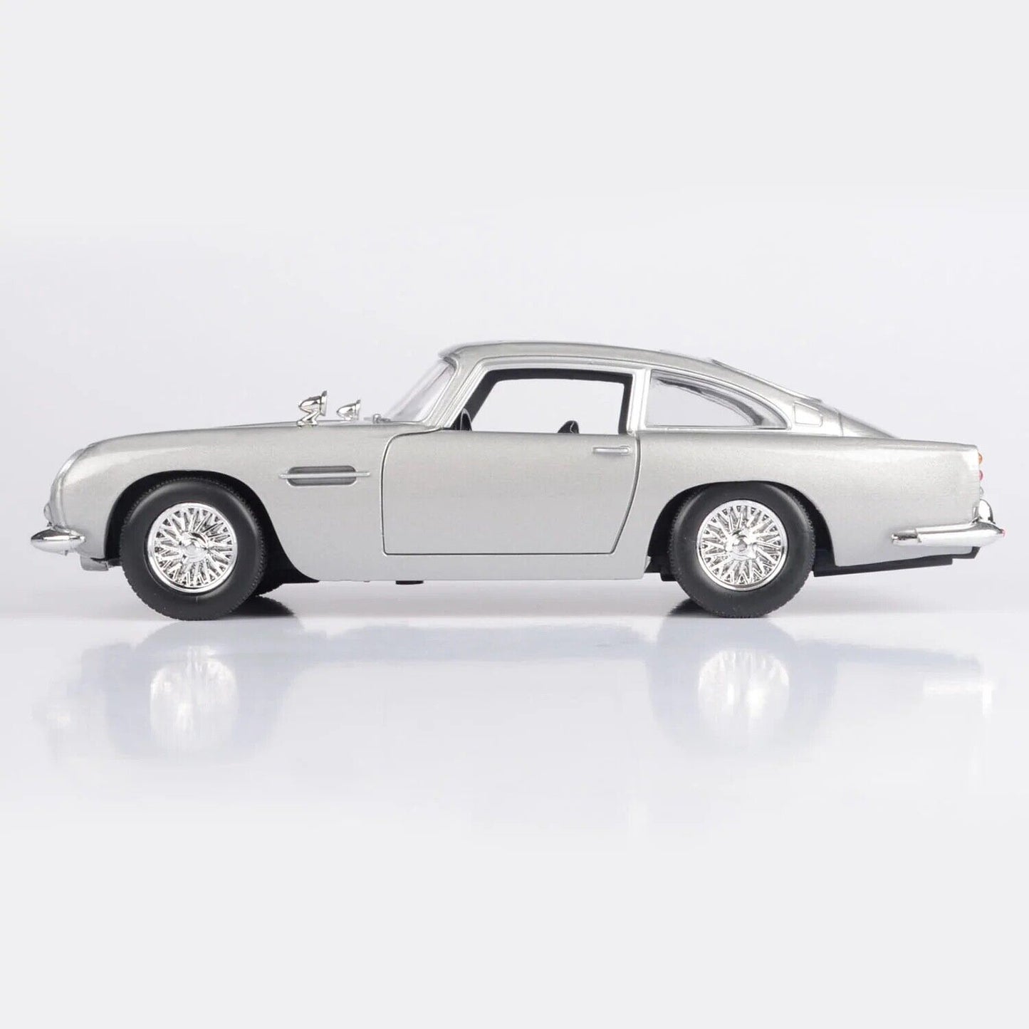 Motormax James Bond 1:24 Aston Martin DB5 - Goldfinger Edition - Scale DieCast