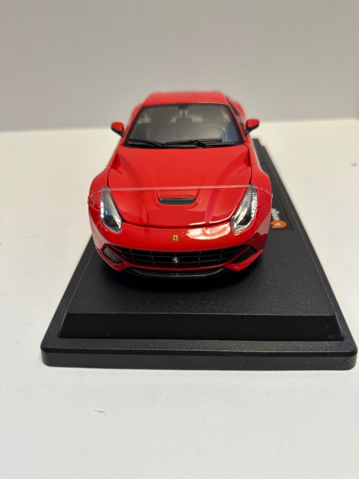 Bburago 1:24 FERRARI F12 BERLINETTA RED Diecast 18-26007