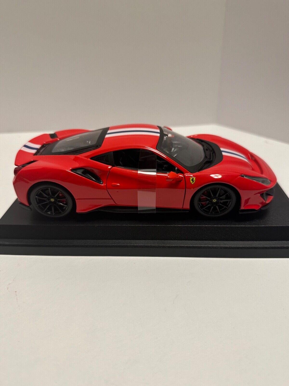 Bburago 1:24 Ferrari 488 Pista & White Blue Stripes Diecast  Red 26026