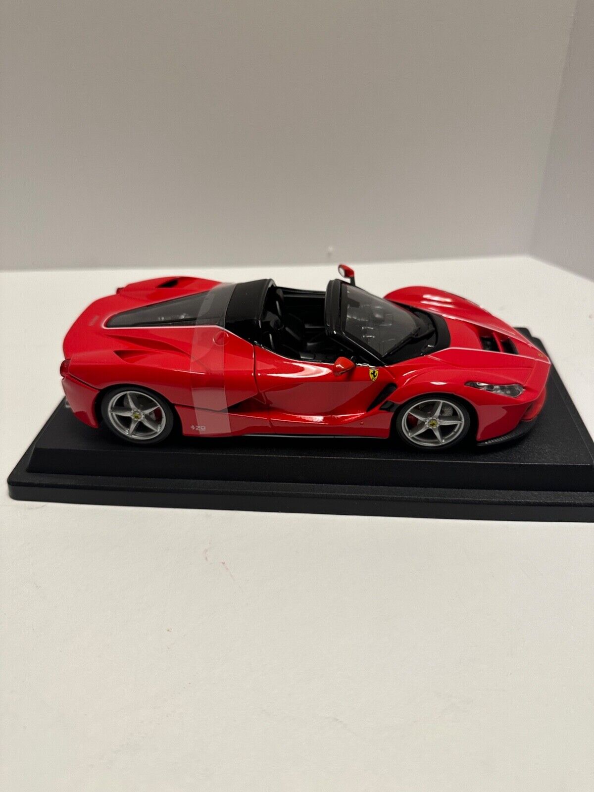 Bburago 1:24 FERRARI LAFERRARI F70 APERTA RED Diecast 18-26022