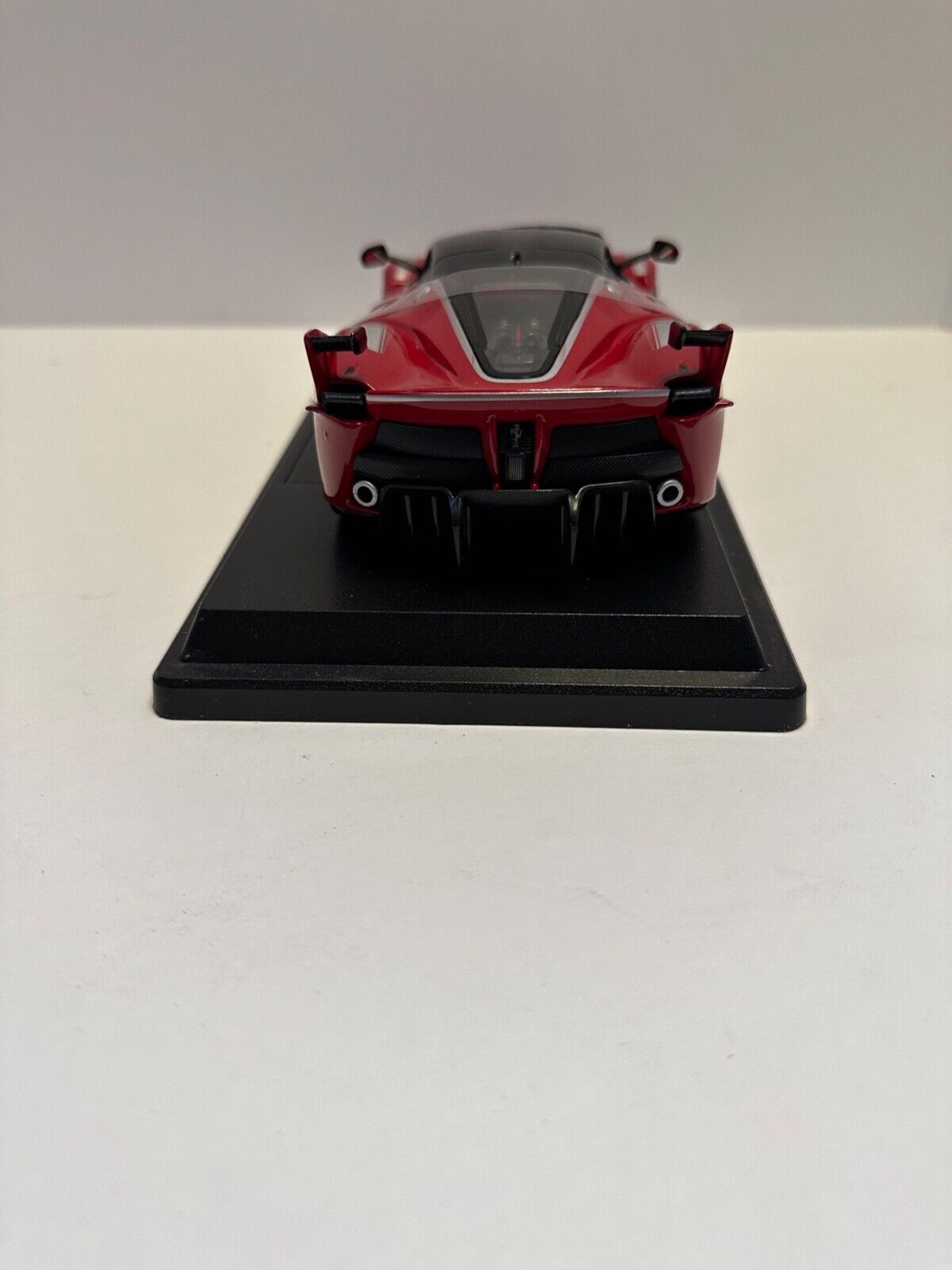 Bburago 1:24 Ferrari FXX K #10 Red Diecast 18-26301