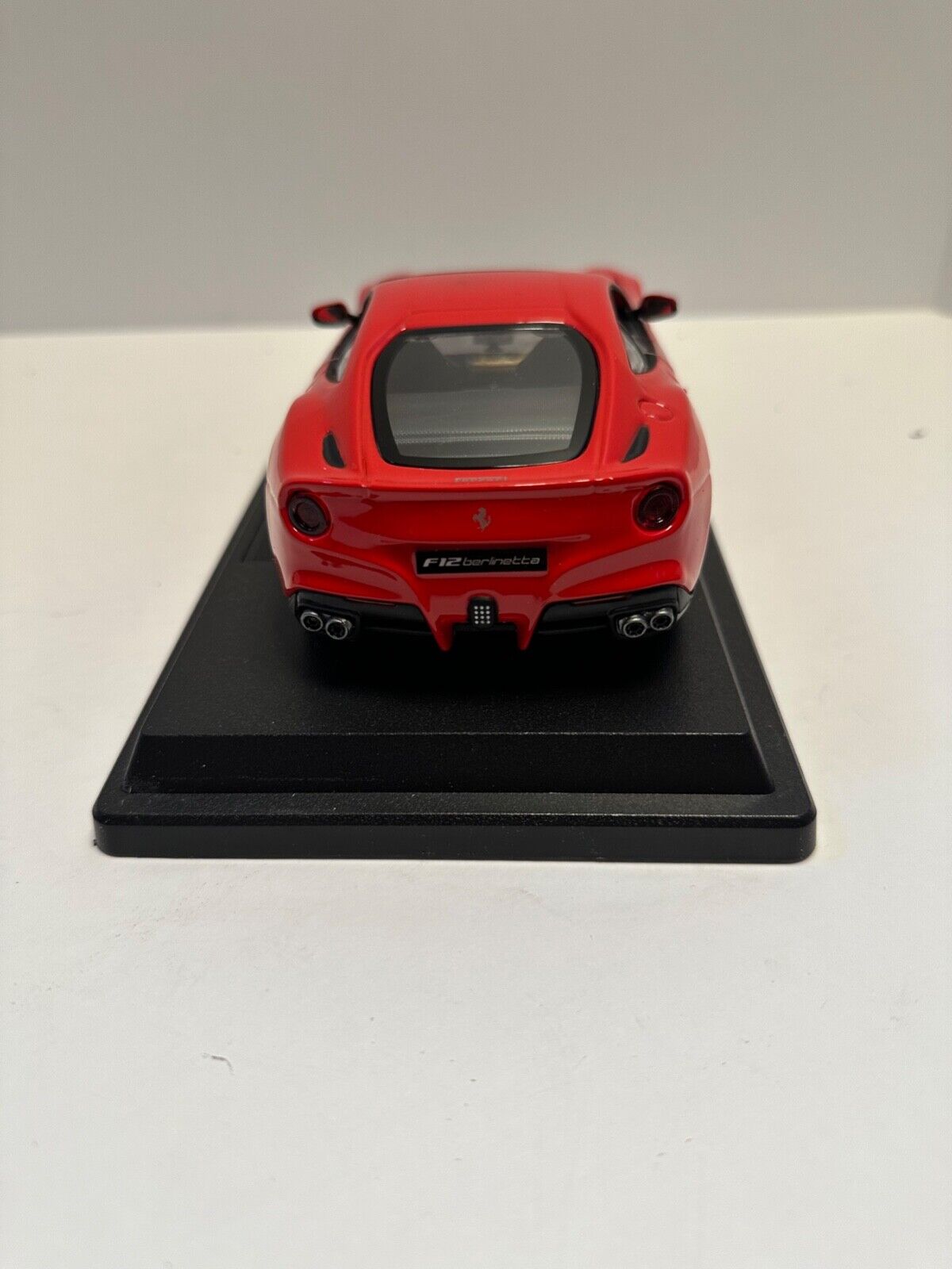 Bburago 1:24 FERRARI F12 BERLINETTA RED Diecast 18-26007