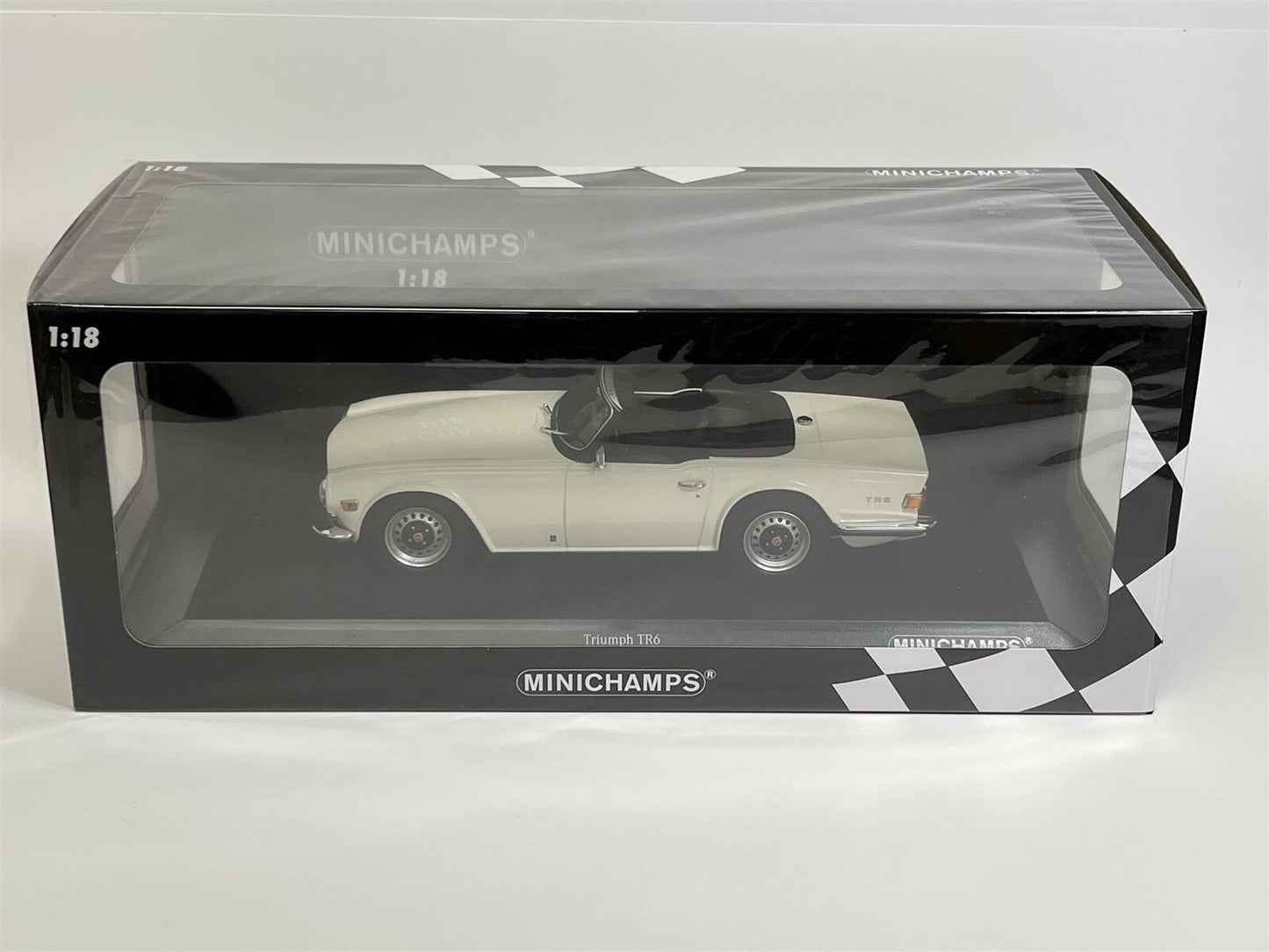 MINICHAMP 1:18 Triumph TR6 1969 White Limited Edition LHD 155132035