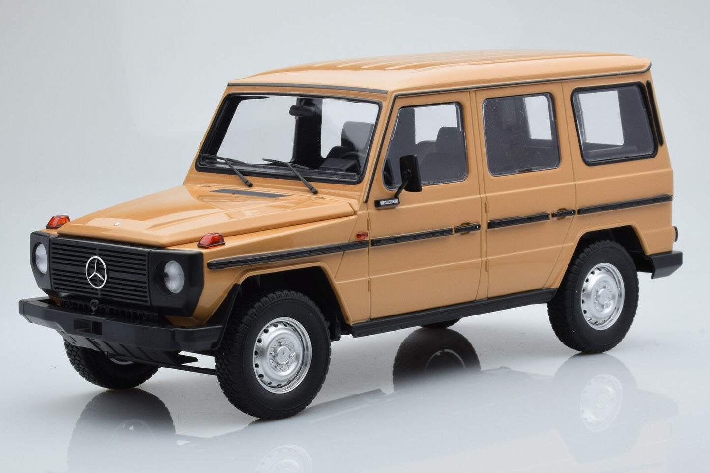 MINICHAMPS 1:18 1980 MERCEDES-BENZ G-MODEL (LWB) BEIGE LTD ED 504 PCS 155038104