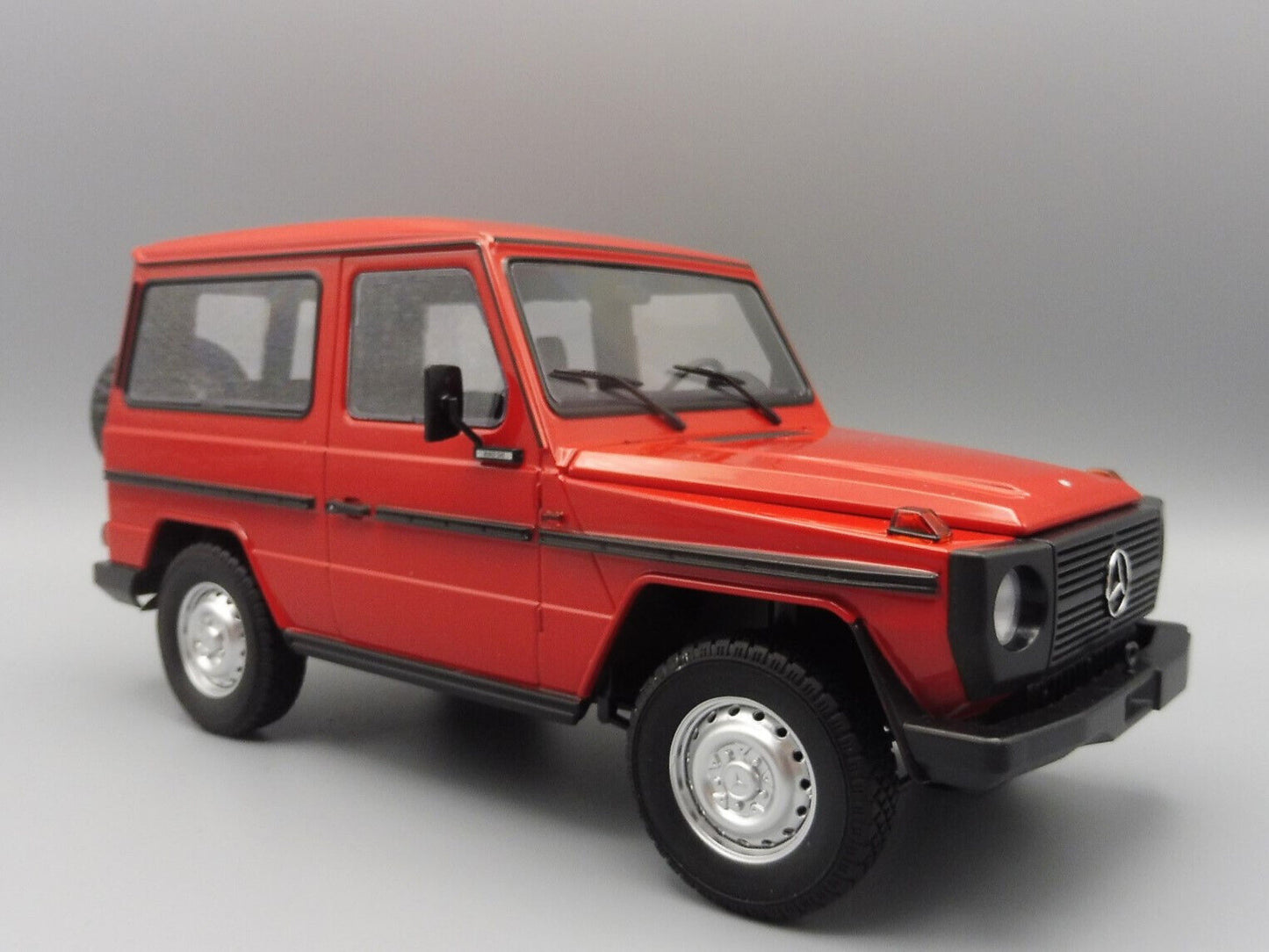 MINICHAMPS 1:18 - MERCEDES-BENZ G-MODEL SHORT W460 - 1980 - 155038002