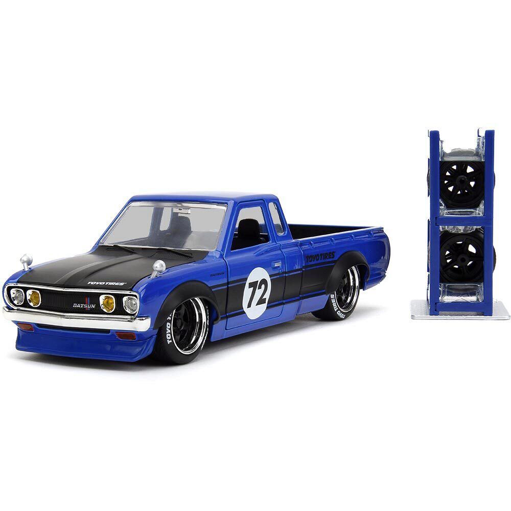 JADA JUST TRUCKS 1:24 1972 DATSUN 620 PICKUP TRUCK with EXTRA WHEELS BLUE 34193