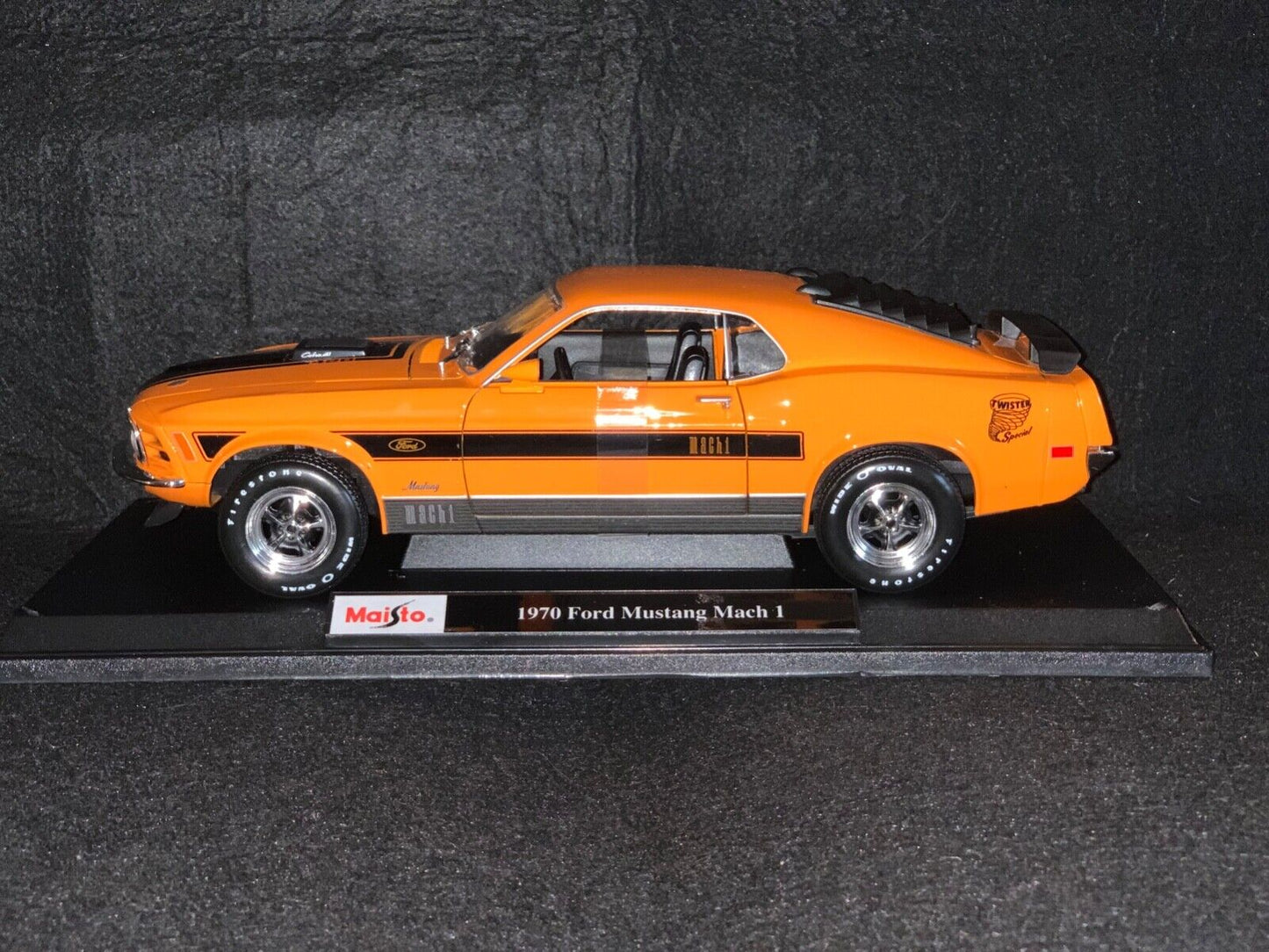 Maisto 1:18 1970 Ford Mustang Mach 1 Twister Diecast Orange