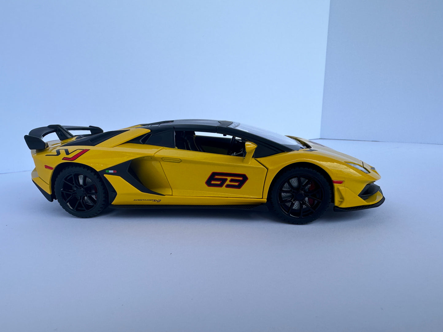 Lamborghini  1/24 SVJ 63 Alloy Scale Diecast Car