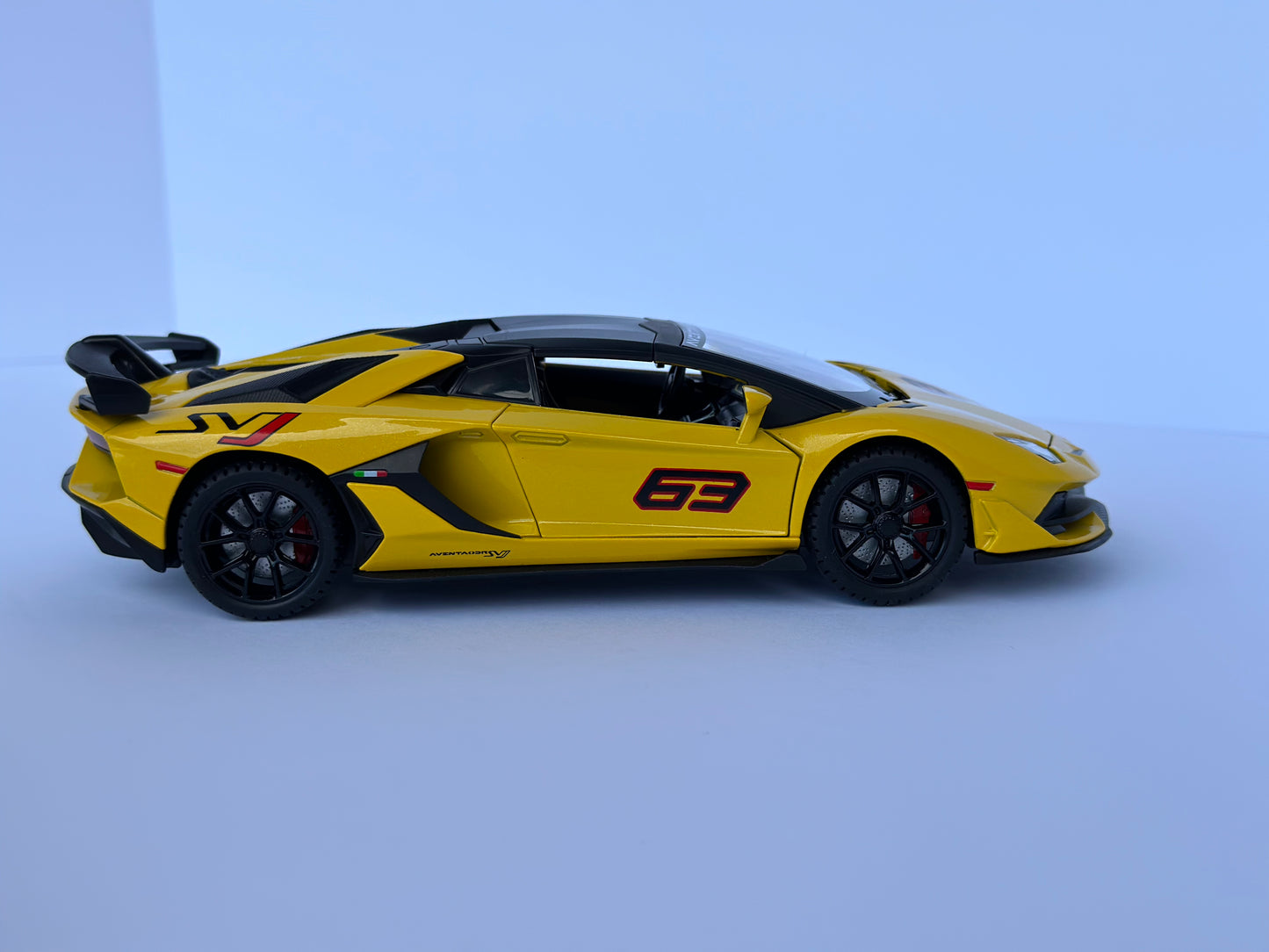 Lamborghini  1/24 SVJ 63 Alloy Scale Diecast Car