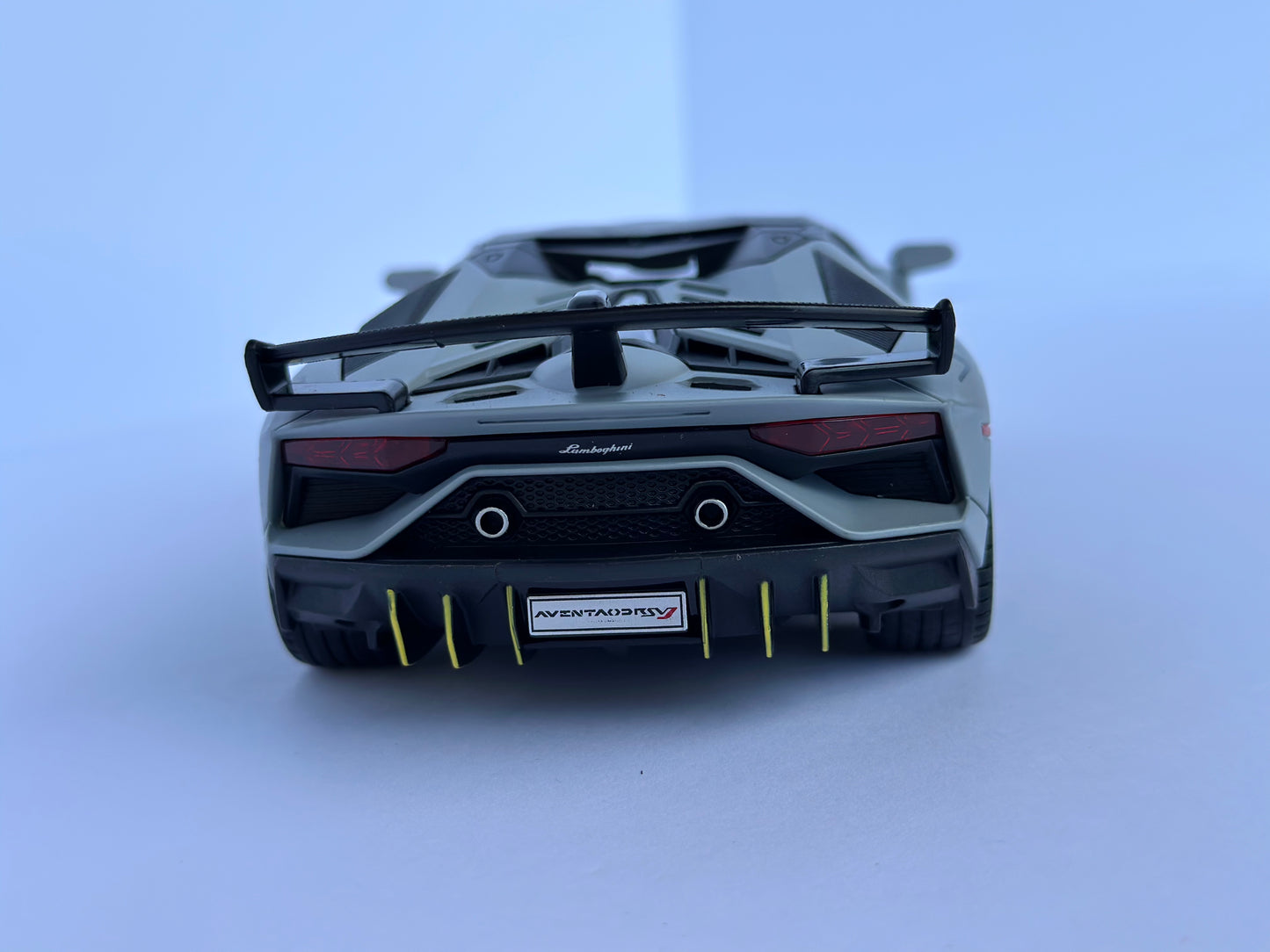 Lamborghini  1/24 SVJ 63 Alloy Scale Diecast Car