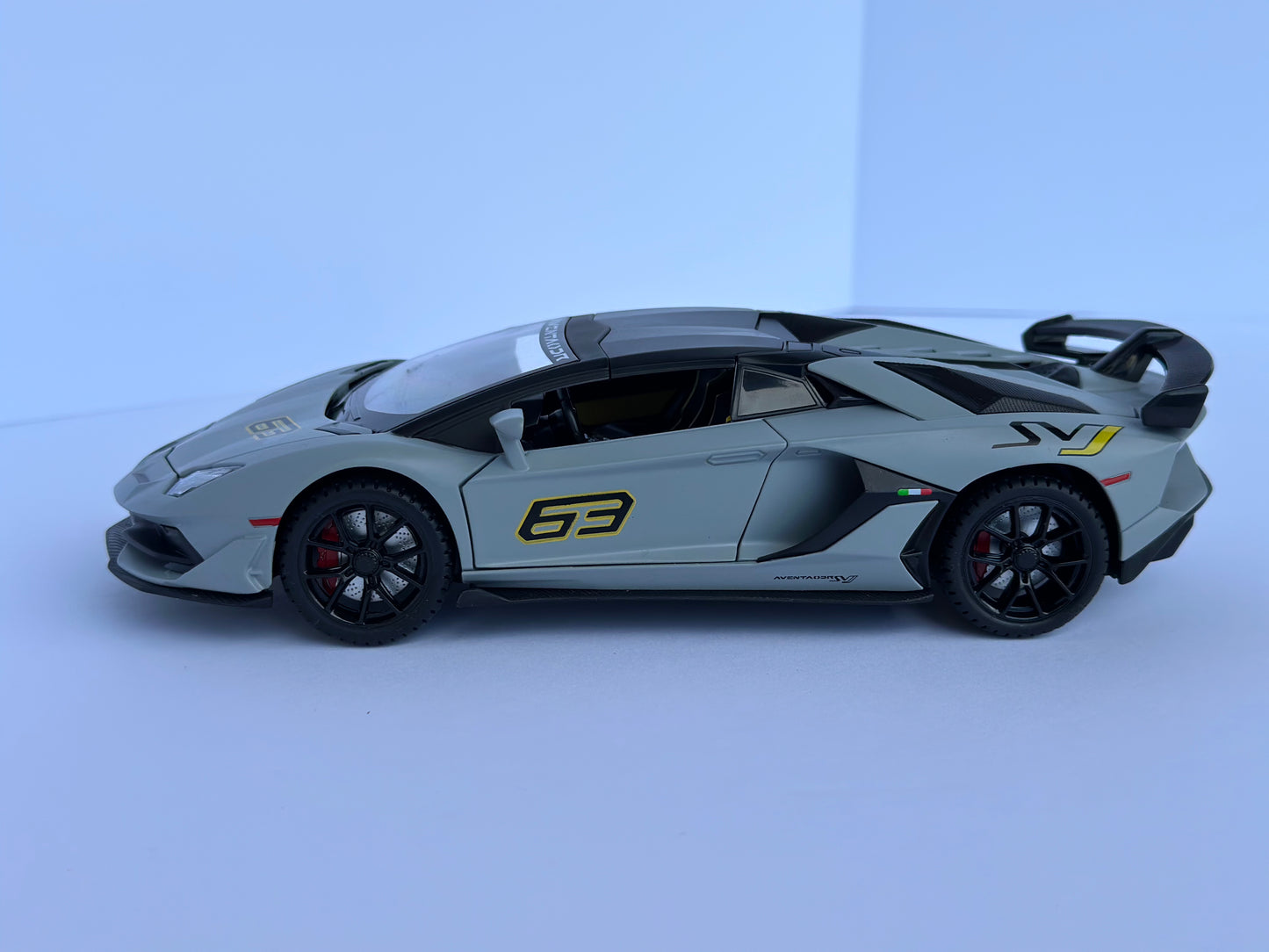 Lamborghini  1/24 SVJ 63 Alloy Scale Diecast Car