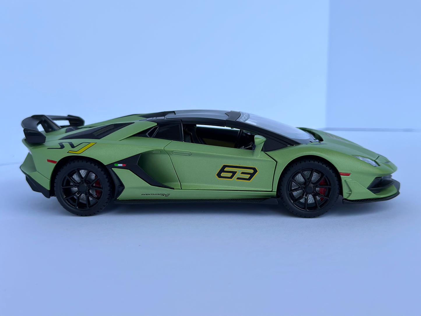 Lamborghini  1/24 SVJ 63 Alloy Scale Diecast Car