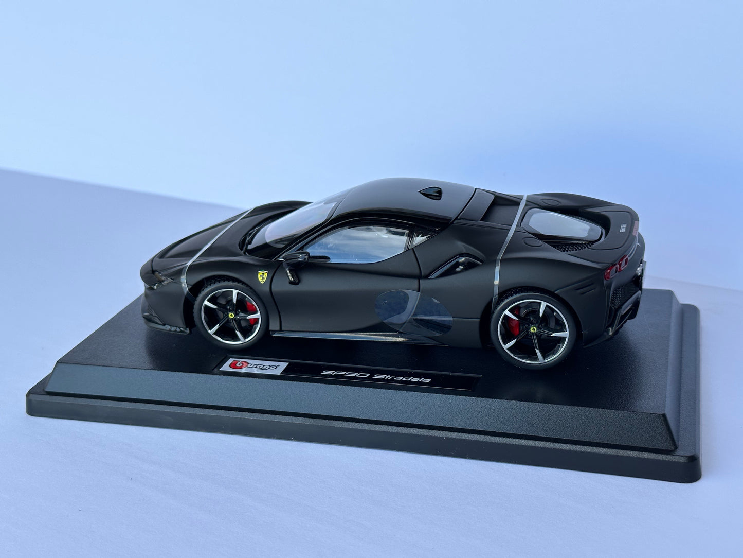 Bburago 1/24 Ferrari SF90 Stradale 2019 Diecast Model Car Matte Black