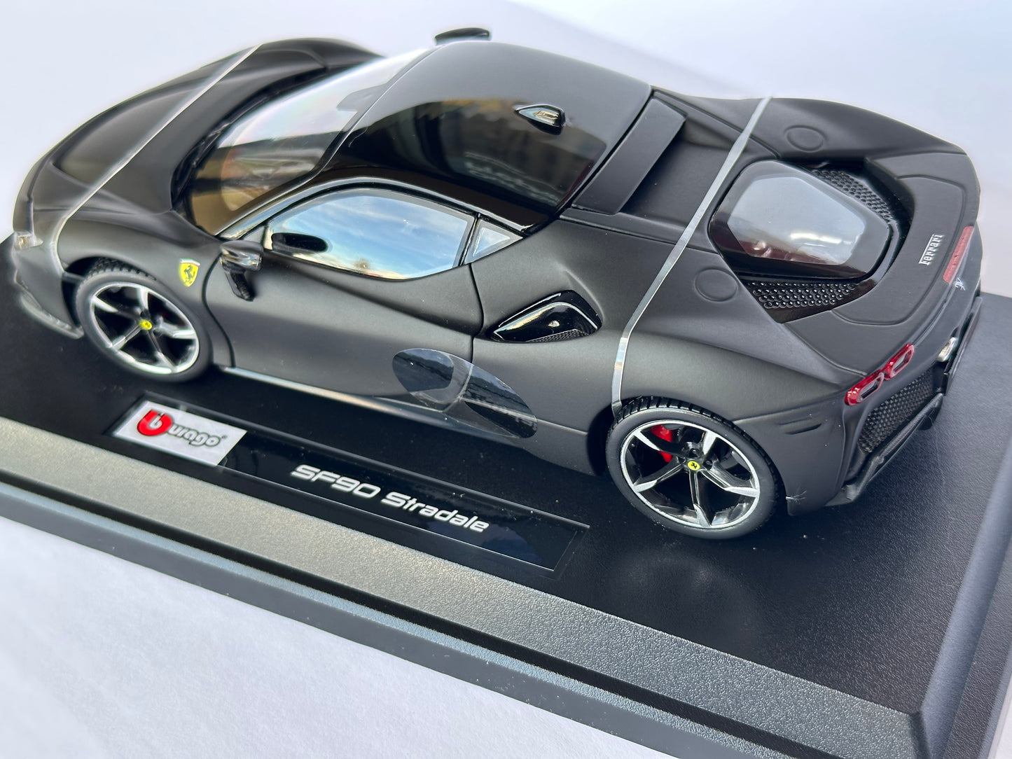 Bburago 1/24 Ferrari SF90 Stradale 2019 Diecast Model Car Matte Black